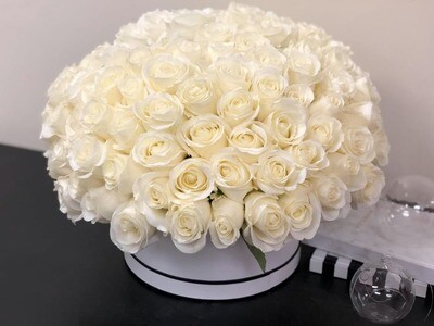 100 White Roses In A Box