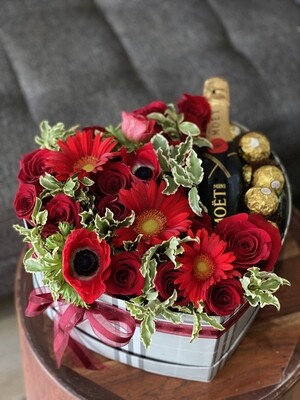 GIFT SET WITH CHAMPAGNE AND FERRERO ROCHER GIFT SET WITH CHAMPAGNE AND FERRERO ROCHER