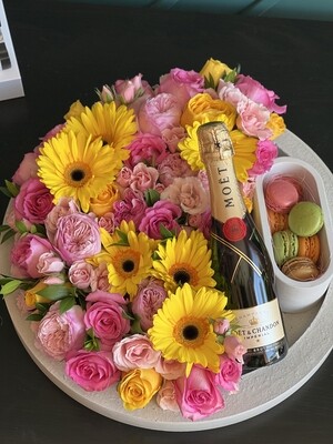 Gift Set in bright colors with Champagne and macaroons