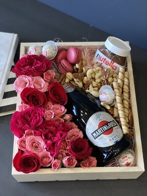 PINK BEAUTY- GIFT SET WITH FLOWERS AND CHAMPAGNE