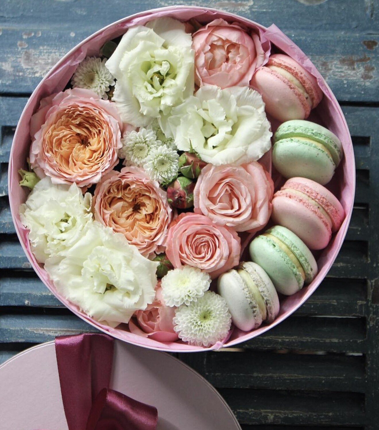 Box With Flowers And Macaroons In Peach ColorS