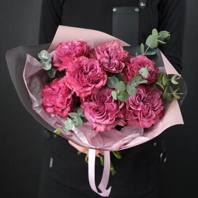 HAND-CRAFTED EUROPEAN BOUQUET WITH GARDEN ROSES