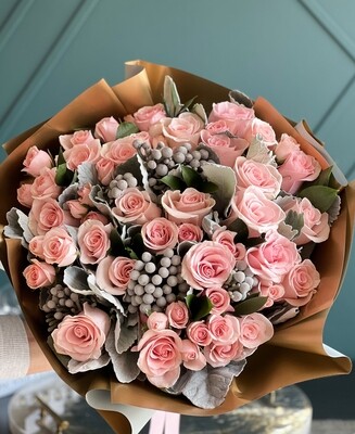 PINK SMILE | HAND-CRAFTED EUROPEAN BOUQUET WITH ROSES AND SPRAY ROSES