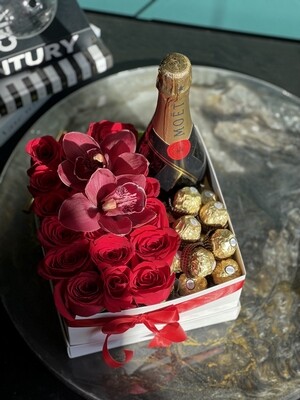 Gift Set With Roses, Champagne, And Ferrero Rocher