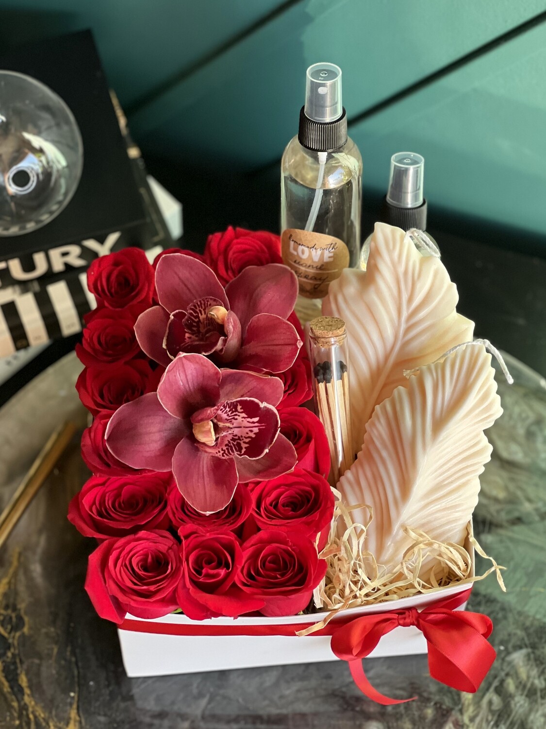 Gift Set With Fresh Flowers And Candles