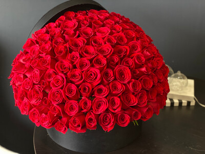 150 Red Roses In A Box