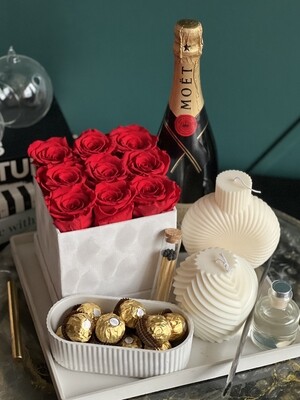 Combo-Gift set with preserved roses, champagne, 2 large candles and chocolates
