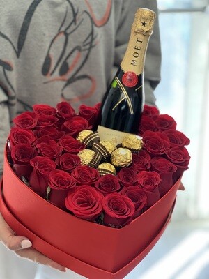 Gift Set With Roses, Champagne And Chocolates