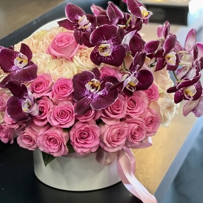 Violet Delight | box with roses and orchids