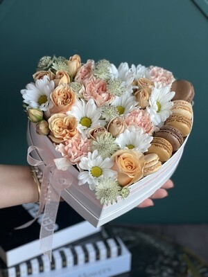 Heart Box  With Flowers And Macaroons