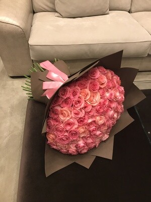 150 Peach And Pink Roses Bouquet
