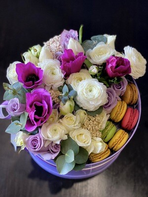 Lavender Dreams-gift set with flowers and macaroons