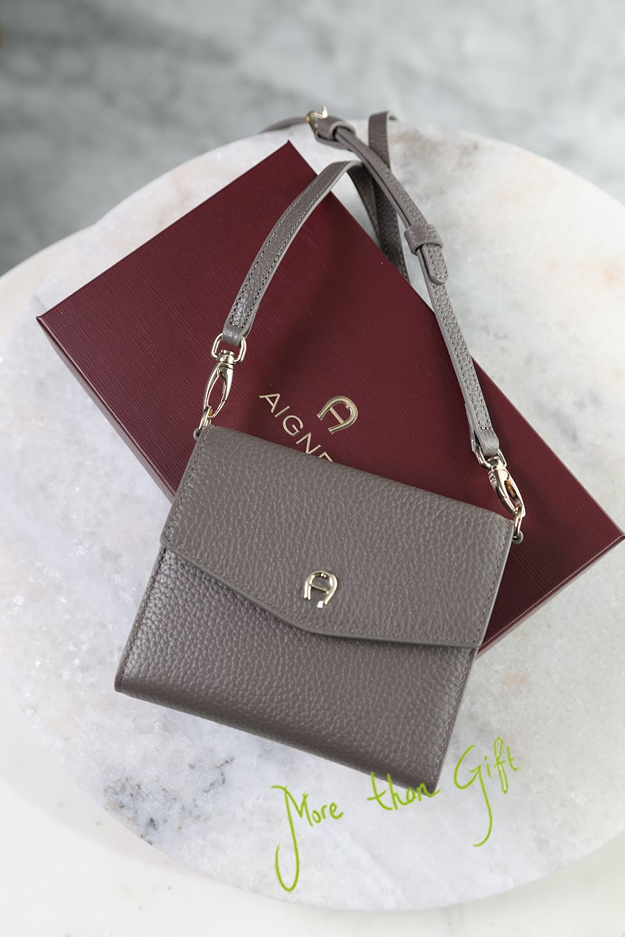 Aigner cross cardholder