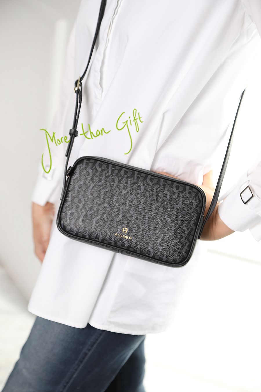 Aigner cross bag