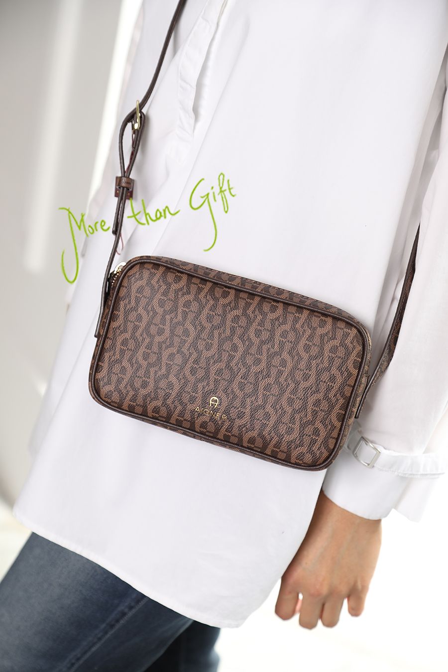 Aigner cross bag