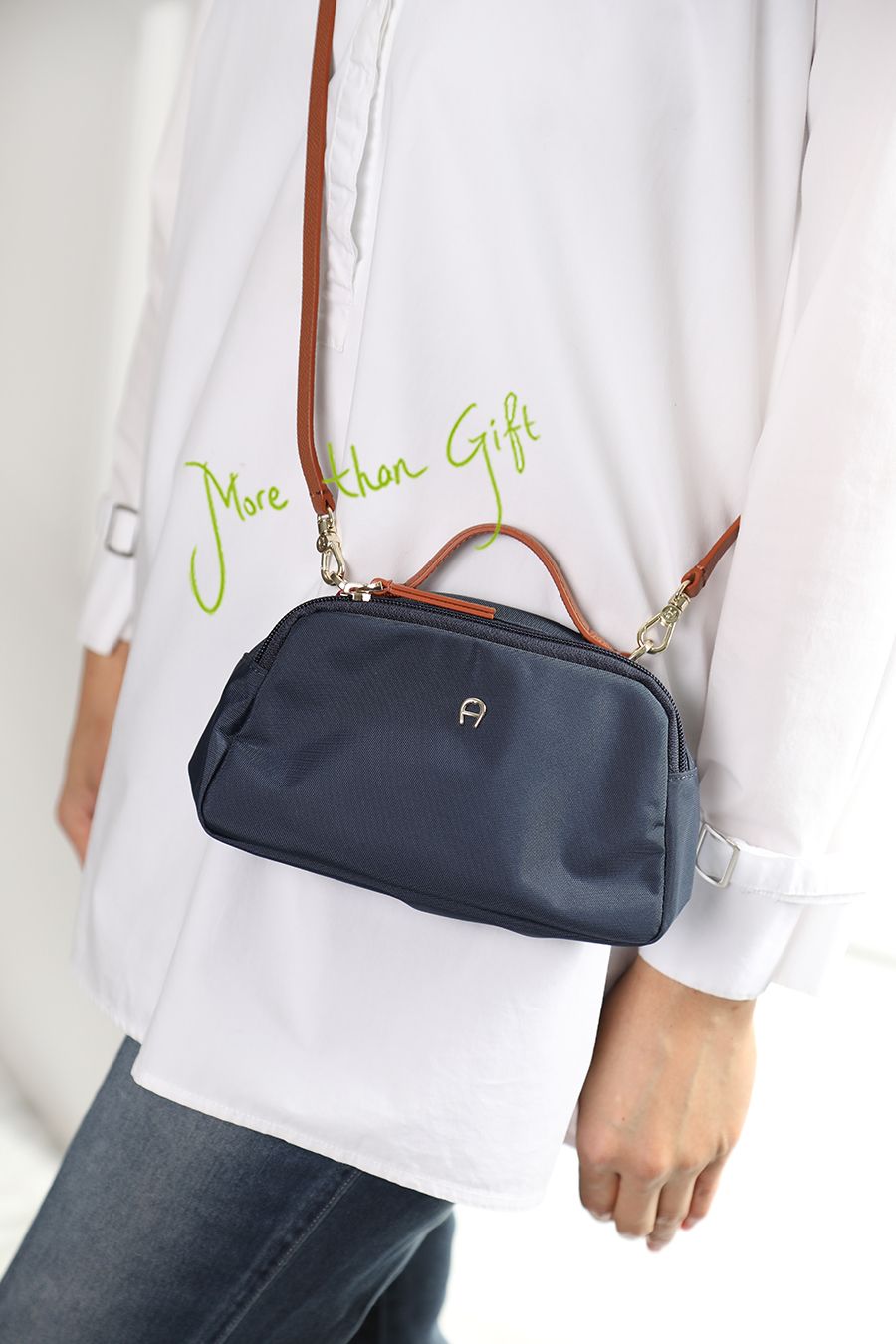 Aigner cross bag