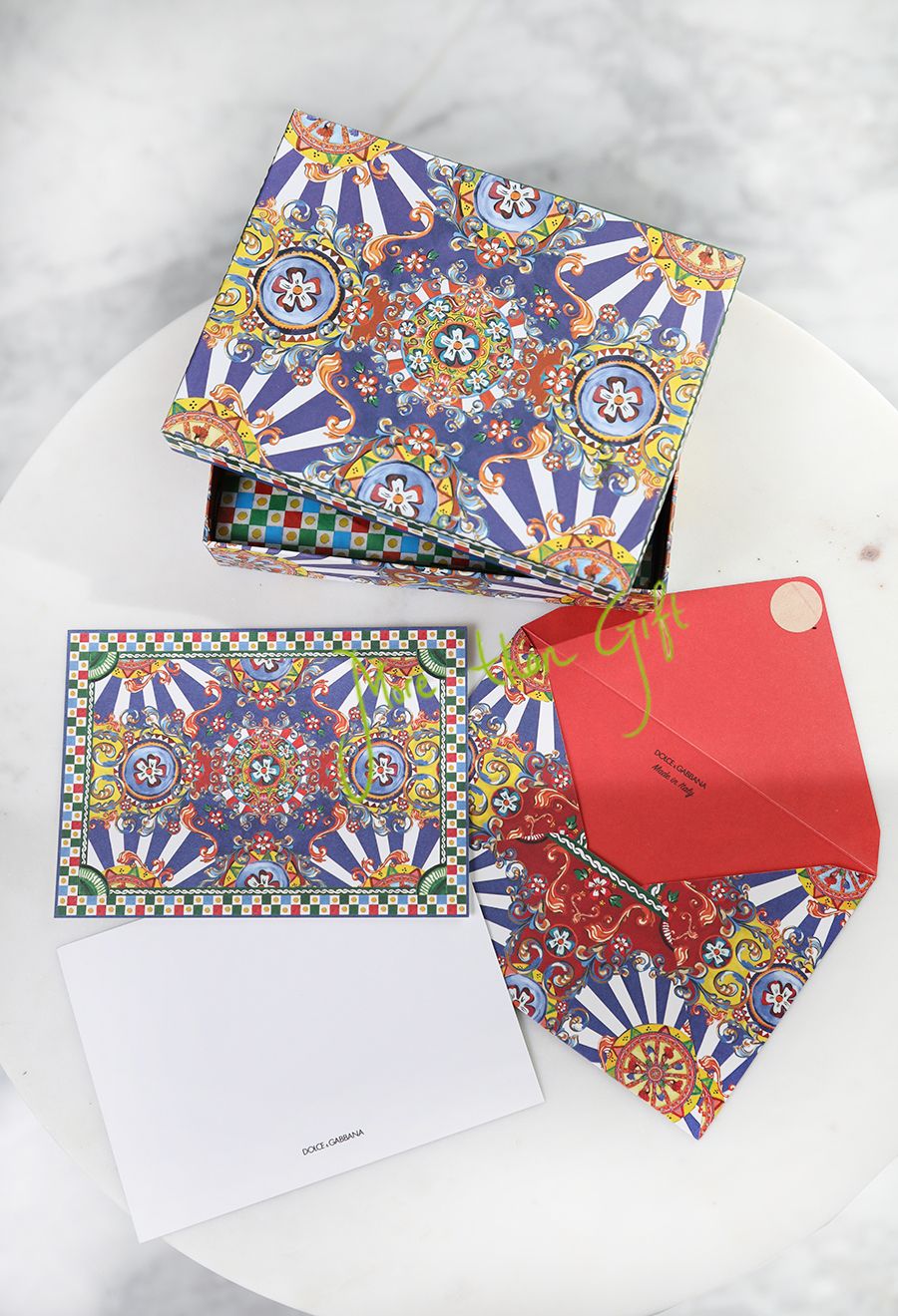 D&amp;G greeting card box