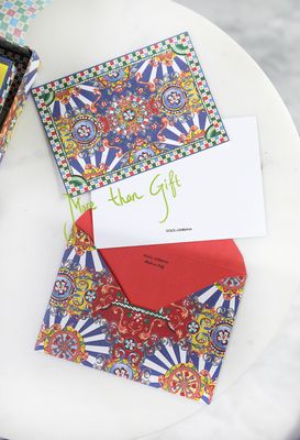 D&amp;G greeting card box