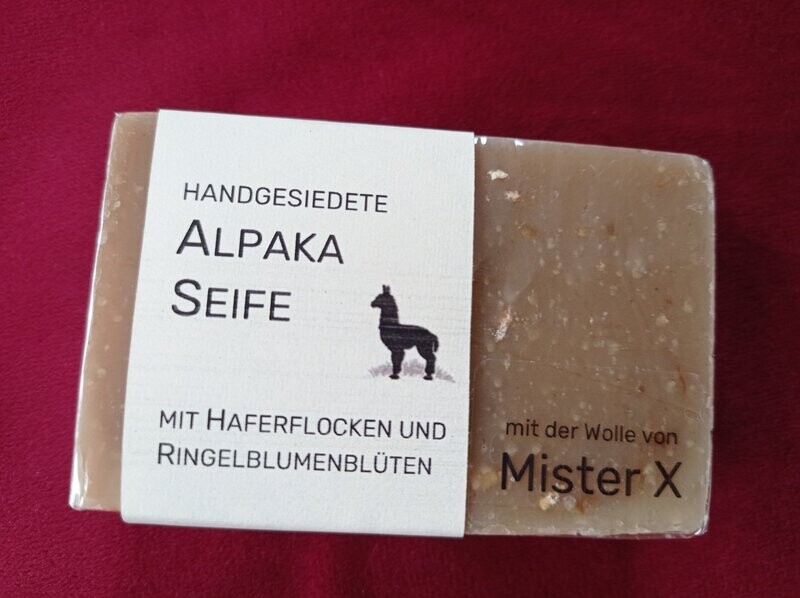 Alpaka Seife mit Haferflocken und Ringelblumenblüten Alpaka Seife mit Haferflocken und Ringelblumenblüten