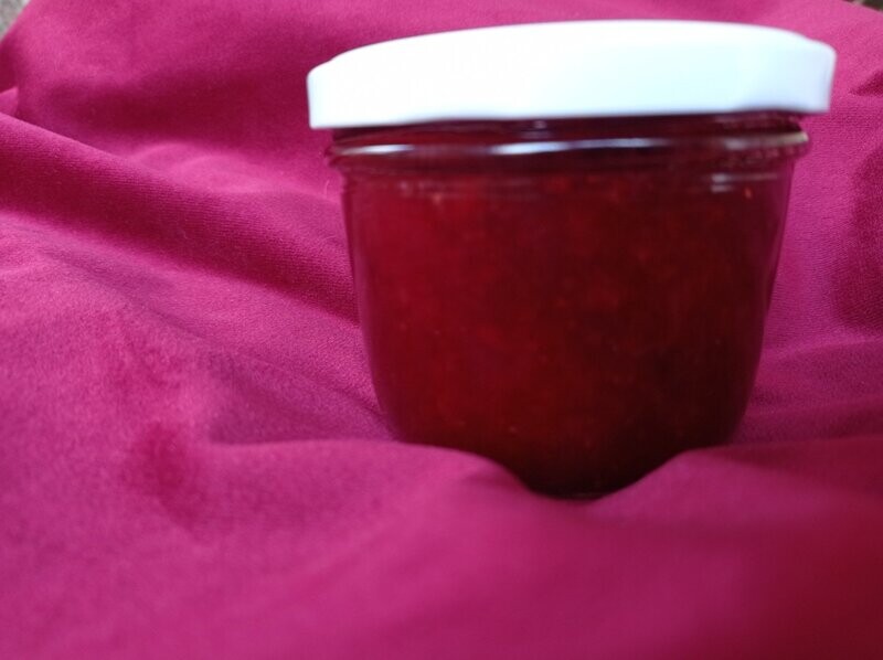 Fruchtaufstrich Erdbeere- Amaretto Fruchtaufstrich Erdbeere- Amaretto