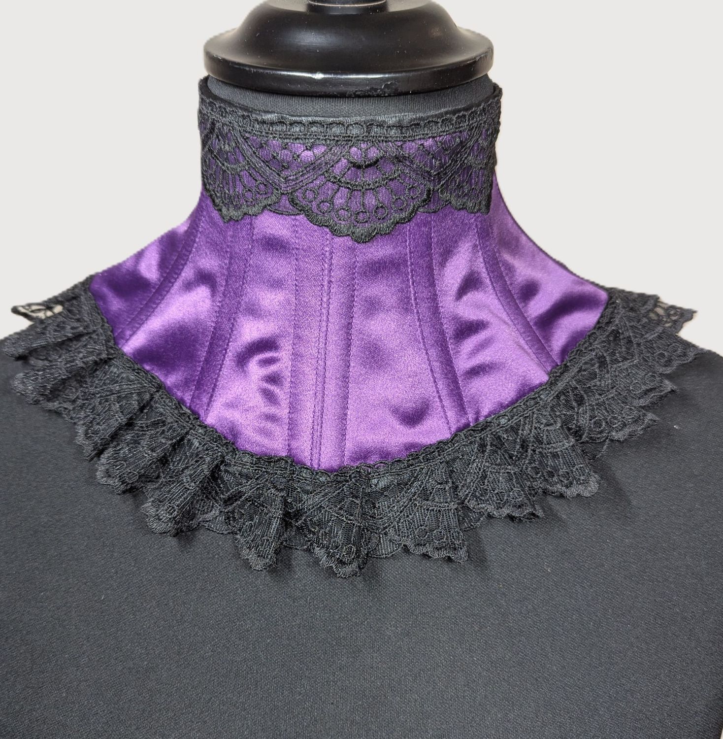 16" Corset Style Neck Colloar