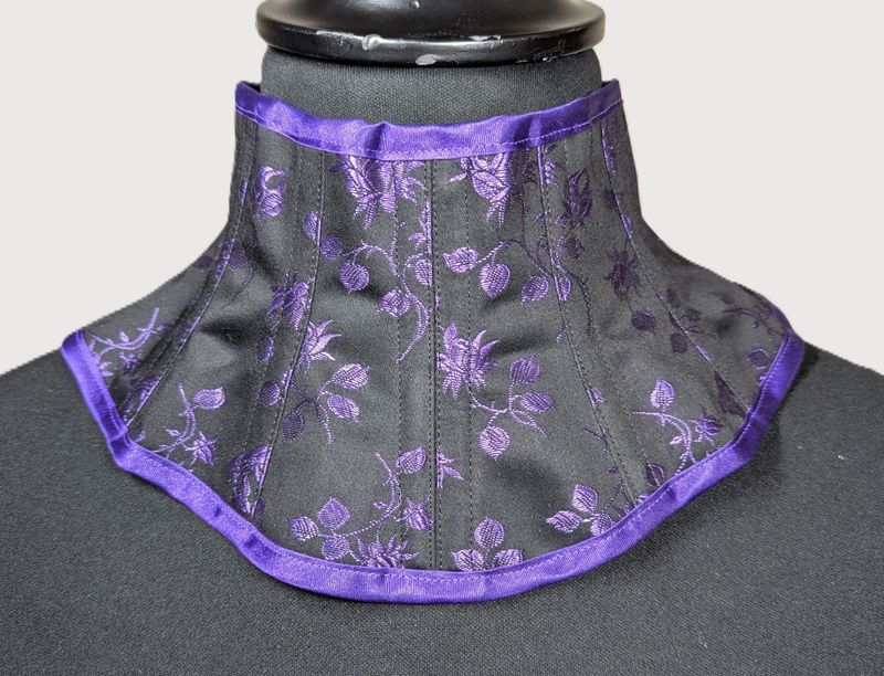 18" Corset Style Neck Colloar