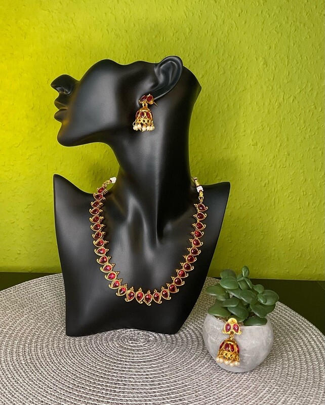 Mango shaped chocker set Mango shaped chocker set