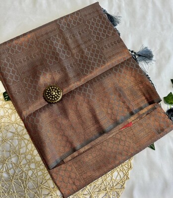 Kubera Pattu with Contrast Blouse