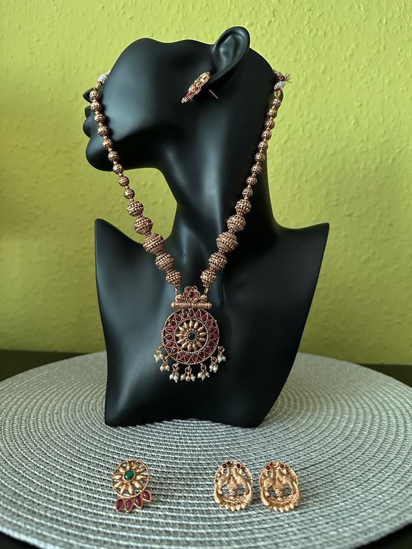 Necklace Set