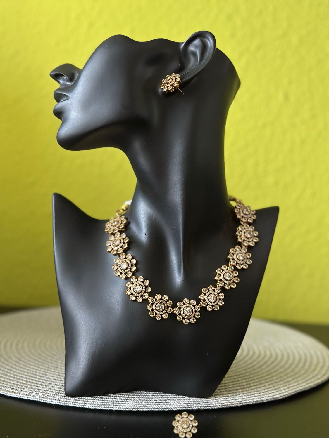 Circle Flower Necklace Set