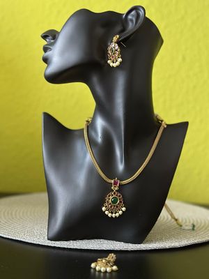 Kemp Pendant Necklace Set