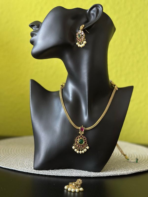Kemp Pendant Necklace Set