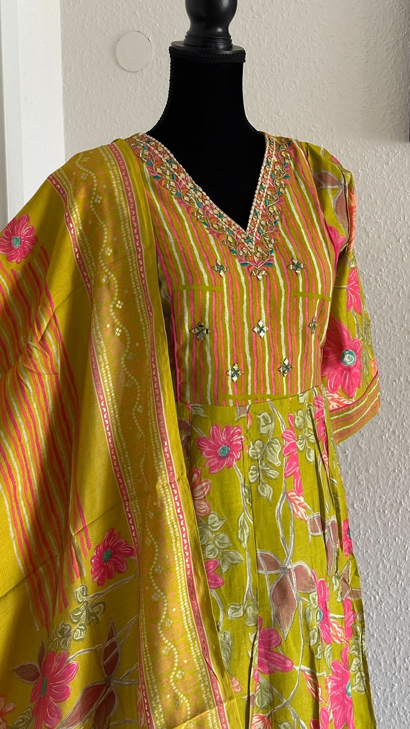 Salwar Set Size L