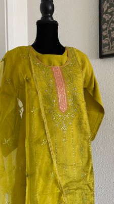 Salwar Set Size M