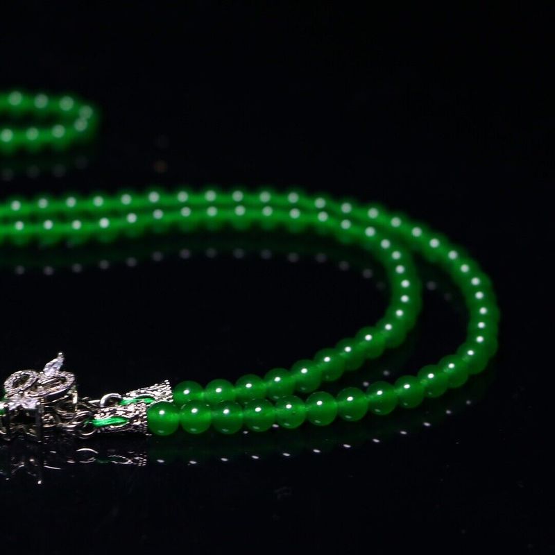 Natural Ice Green Jade Jadeite Carved Leaf Pattern Pendant Necklaces Bead Chain