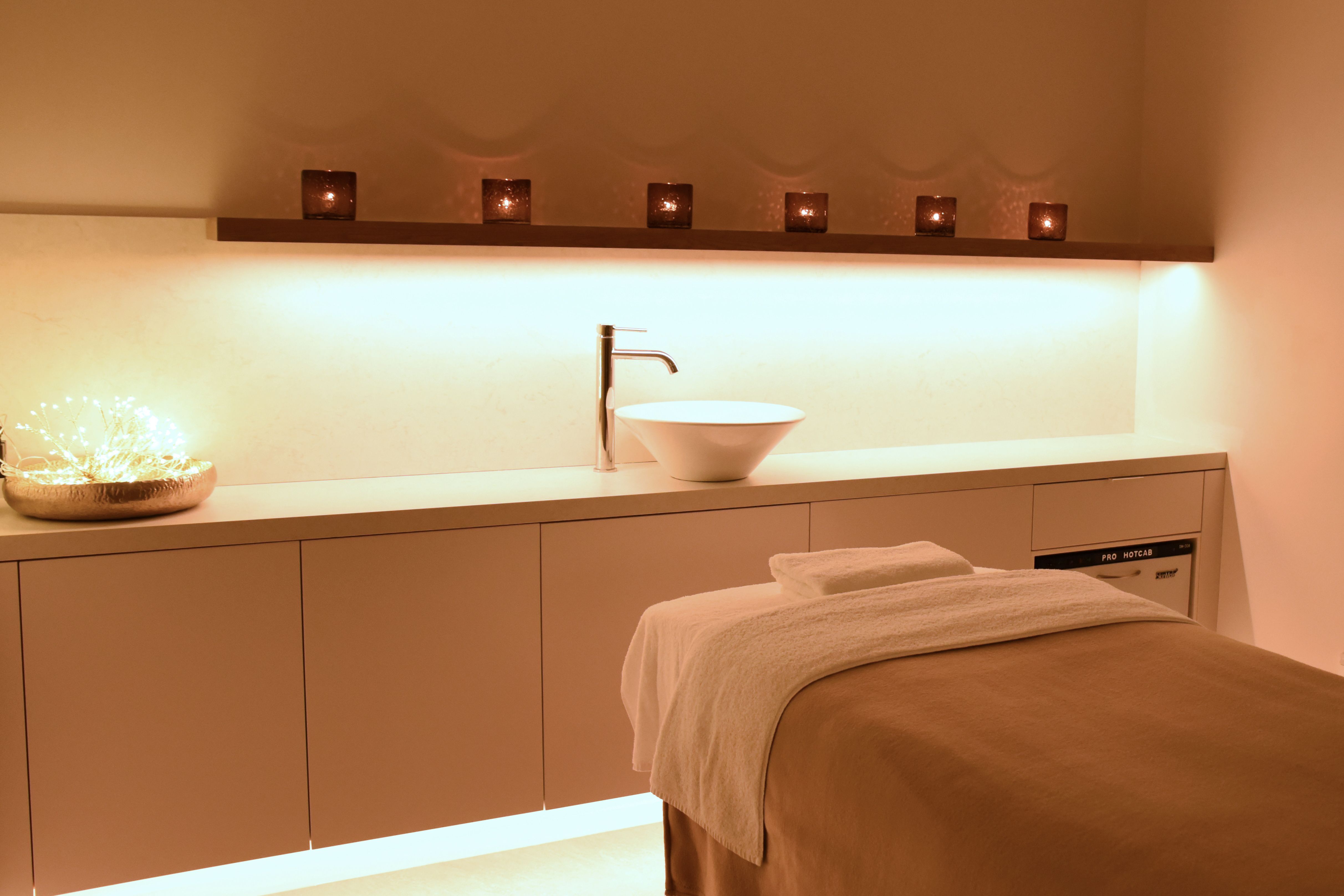 Revitalising Facial & Back Massage