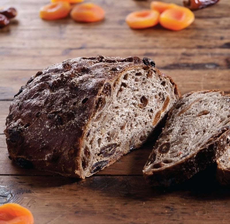 Apricot & date loaf