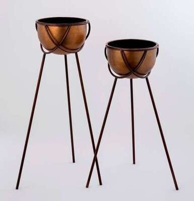Dheera Floor Planter