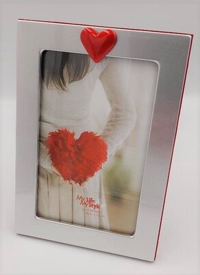 Brushed silver-coloured photo frame with heart detail