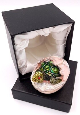 Hatching turtle trinket / pill box