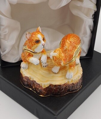 Playing marmalade cats trinket box