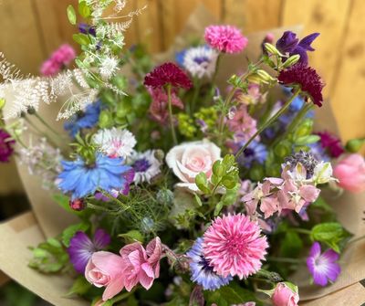 {Delivery} We deliver to Stoke Goldington