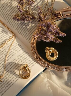 Risplendi con Stile: L&#39;Eleganza Intramontabile dei Gioielli Vintage