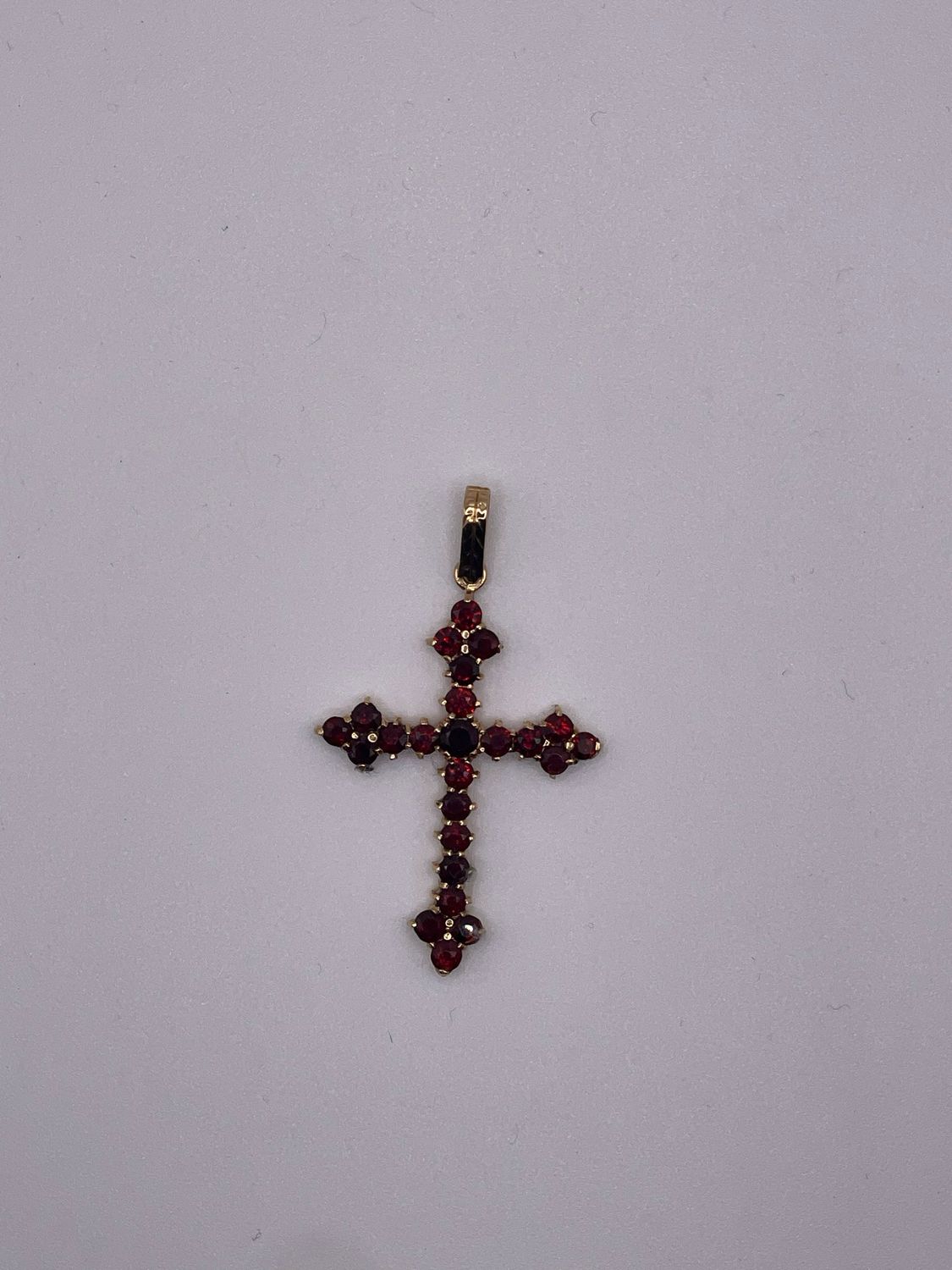 Croce oro 18 kt e granati Croce oro 18 kt e granati