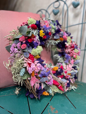DIY Trockenblumenkranz Set kräftig-bunt- Natürlich, Dekorativ und Langlebig: aus frischen und getrocknete Blüten zum Selbermachen.