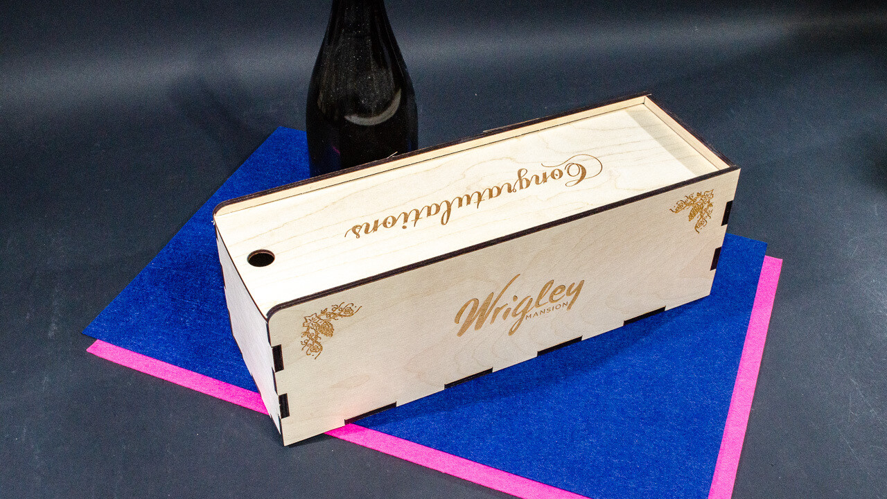 1 Bottle Wooden Gift Box for Wine (personalized)