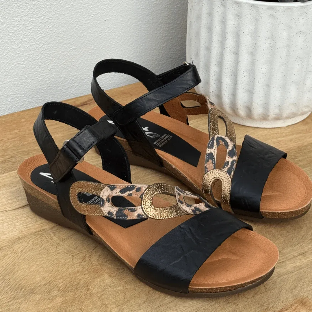 Zeta Ochre - Black Leopard