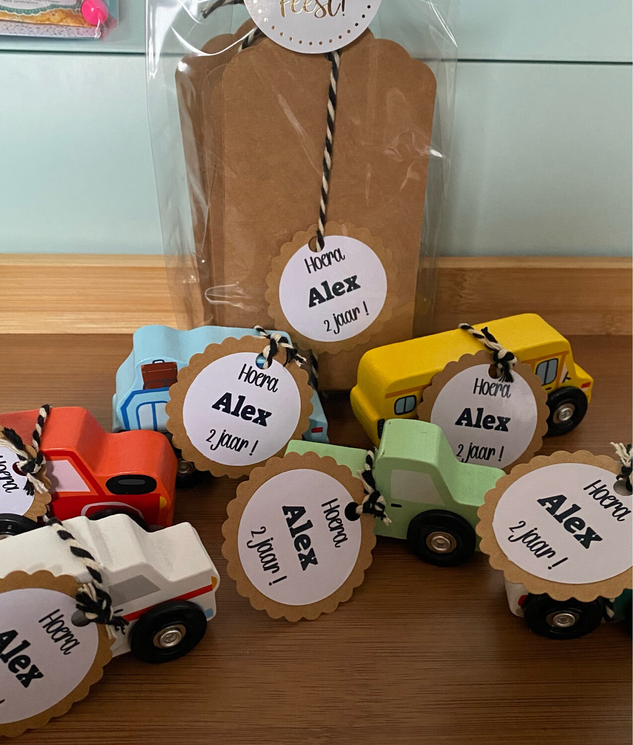 Voorbeeld Traktatie - Houten Auto’s