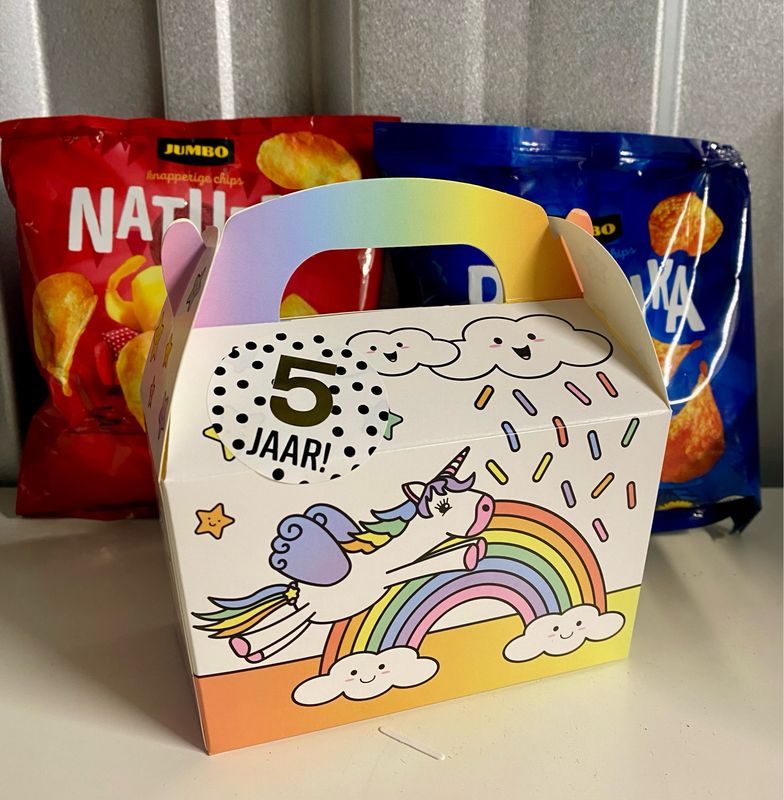 Traktatiedoosje Met Zakje Chips Eenhoorn