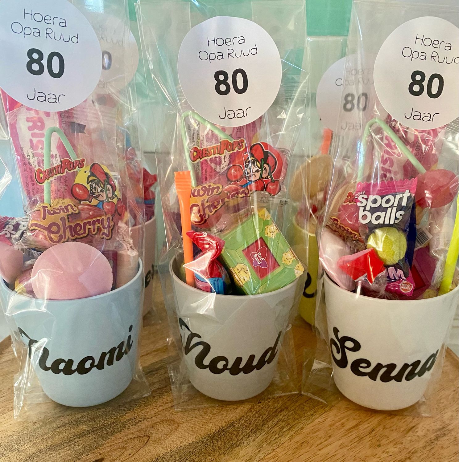 Voorbeeldtraktatie Bekers Met Naam